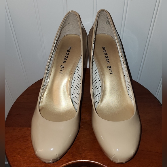 Madden Girl Shoes - Madden Girl cream heels size 8W NWOT